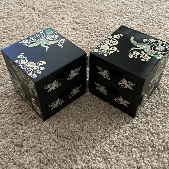 New (without tags) Korean Jewelry Box - Picture 2 of 7
